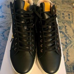 Aldo Trendy Sneakers.Men size 9 Women size 11. There so cute and unisex.